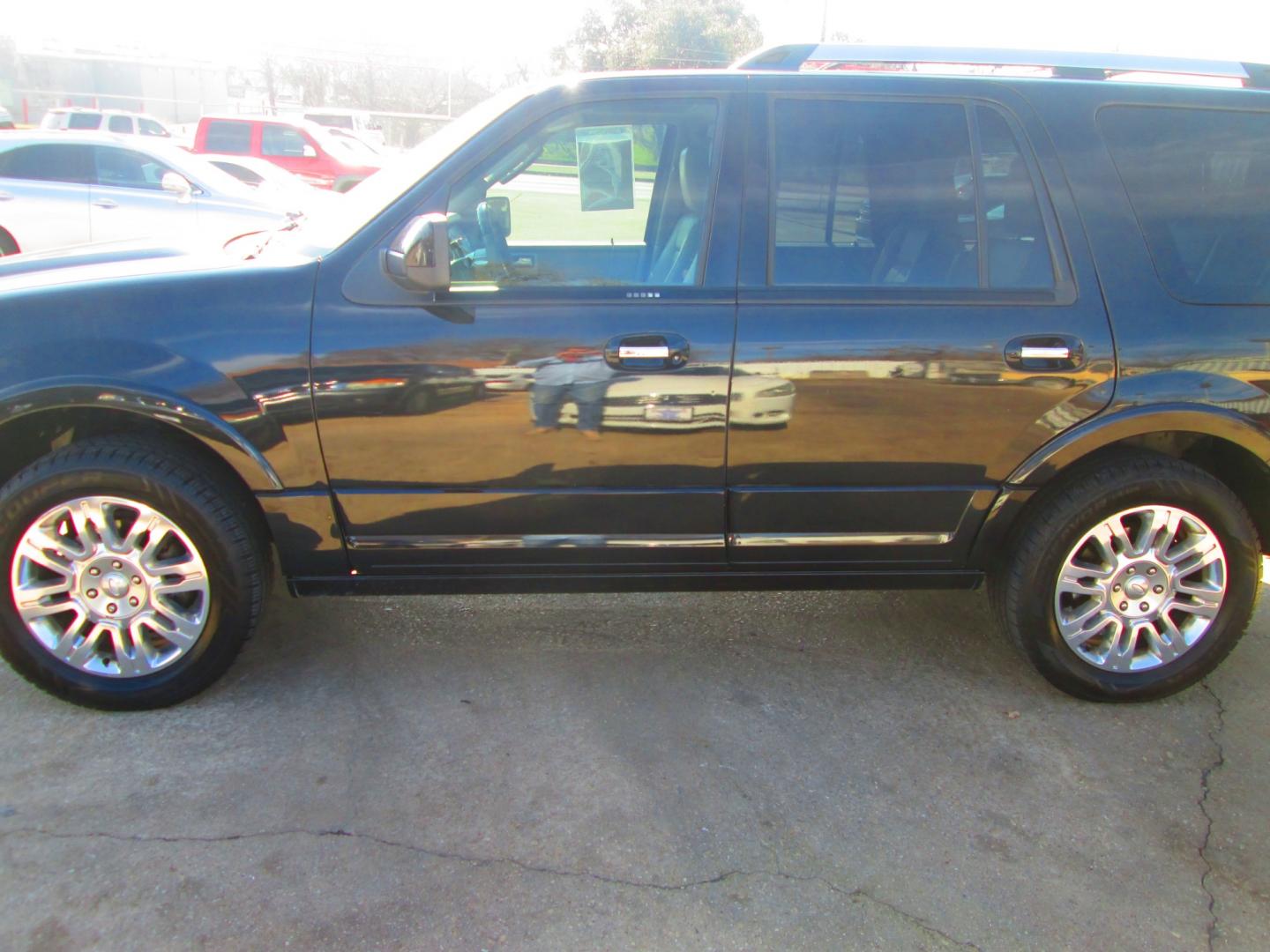 2013 BLACK Ford Expedition (1FMJU1K55DE) , located at 1815 NE 28th St., Fort Worth, TX, 76106, (817) 625-6251, 32.795582, -97.333069 - Photo#8